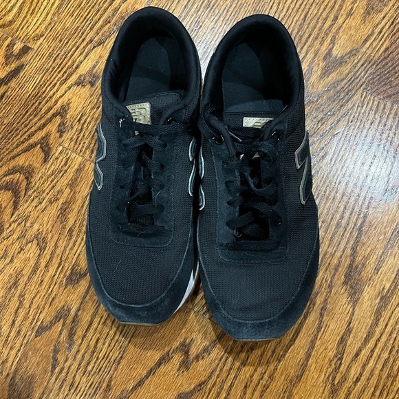 New balance sneakers - Picture 2 of 3